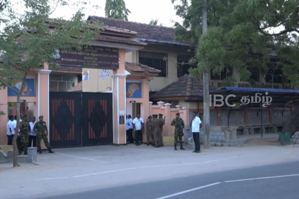 மட்டுவில் பிரதமரின் பாடசாலை நிகழ்வில் புறக்கணிக்கப்பட்ட ஊடகவியலாளர்கள்! | Journalists Denied Access During Pm Visit