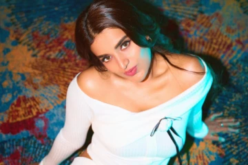 நடிகை நிதி அகர்வால் ஹாட் போட்டோஷூட்