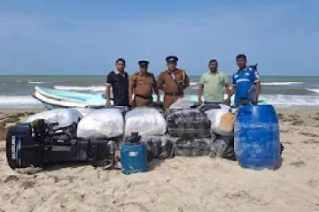 மன்னார் கடற்கரை பகுதியில் பாரிய பீடி இலைகளுடன் நால்வர் கைது