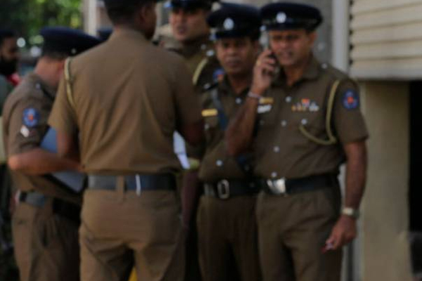 யாழில் முன்னாள் வடமாகாண சபை உறுப்பினரின் தந்தையிடம் கைவரிசை காட்டிய திருடர்கள்! | Jaffna Robbery Father Ex North Provincial Member