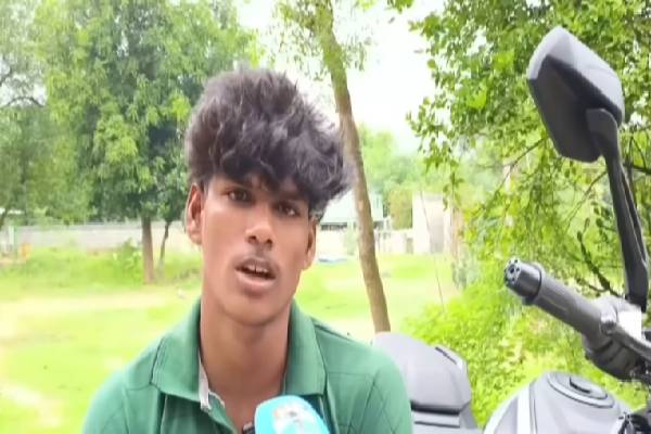 ஏழைங்கன்னா இந்த வண்டி வாங்கி ஓட்ட கூடாதா? கொந்தளித்த வைரல் இளைஞனின் தாய்! | Ariyalur Viral Ktm Bike News ஏழைங்கன்னா இந்த வண்டி வாங்கி ஓட்ட கூடாதா? கொந்தளித்த வைரல் இளைஞனின் தாய்! | Ariyalur Viral Ktm Bike News