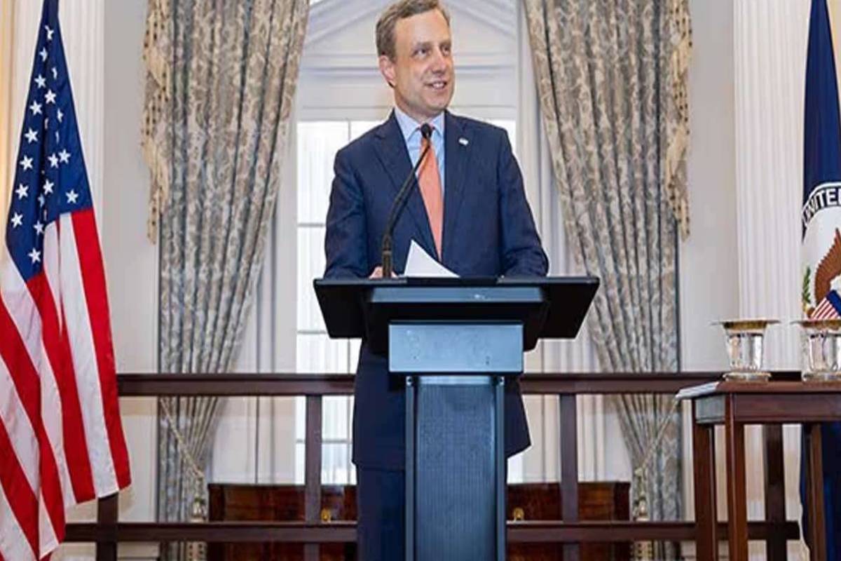 இலங்கைக்கான புதிய அமெரிக்க தூதுவராக எரிக் மேயர் பதவியேற்பு | New Us Ambassador To Sri Lanka Eric Meyer Sworn In இலங்கைக்கான புதிய அமெரிக்க தூதுவராக எரிக் மேயர் பதவியேற்பு | New Us Ambassador To Sri Lanka Eric Meyer Sworn In