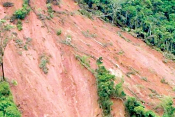 ප්‍රදේශ කිහිපයකට නායයෑමේ රතු නිවේදන නිකුත් කරයි..