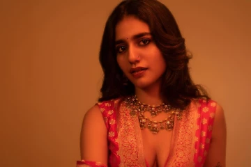 கிளாமர் உடையில் பிரியா வாரியர் லேட்டஸ்ட் போட்டோஷூட்