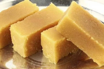 இந்த தீபாவளிக்கு சுவையான நெய் மைசூர் பாக்கை வீட்டில் இப்படி செய்யுங்க!