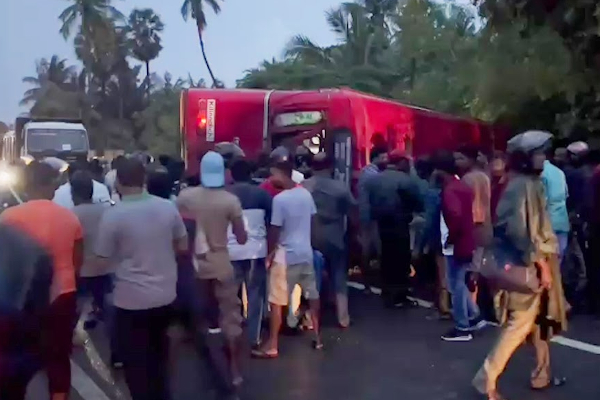 பளை பேருந்து விபத்தில் காயமடைந்த சிறுவனின் கை துண்டிப்பு | Jaffna Trincomale Bus Accident
