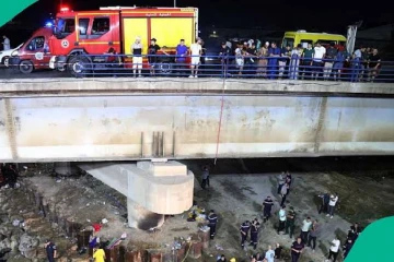 ඇල්ජීරියාවේ බිහිසුණු බස් රථ අනතුරක් - පුද්ගලයින් 25 දෙනෙකු ජීවිතක්ෂයට