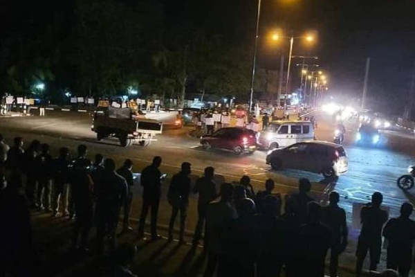 கோட்டாபயவின் வீட்டிற்கு செல்லும் வழியை முற்றுகையிட்ட பல்லாயிரம் மக்கள் | People Protesting On The Way To President S House கோட்டாபயவின் வீட்டிற்கு செல்லும் வழியை முற்றுகையிட்ட பல்லாயிரம் மக்கள் | People Protesting On The Way To President S House