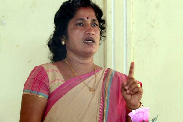 எனது கணவர் இராணுவத்திடம் சரணடைந்ததை நேரில் பார்த்தேன்! அனந்தி சசிதரன் பகீர் தகவல் | I Saw My Husband Surrender To The Army Ananthi
