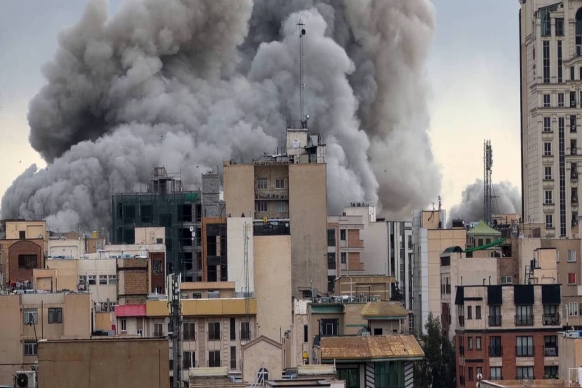 ஈரானின் வான்வழி தாக்குதல்களால் மீண்டும் உச்சக்கட்ட பதற்றம்! நடுவானில் சுட்டு வீழ்த்தப்படும் ட்ரோன்கள் | Iran Drone Attack On Bahrain