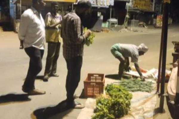 சேவ கூவிடுச்சு  அதான் ,  அதிகாலை என நினைத்து நள்ளிரவில்  விற்பனை செய்த விவசாயி - தமிழ்நாடு