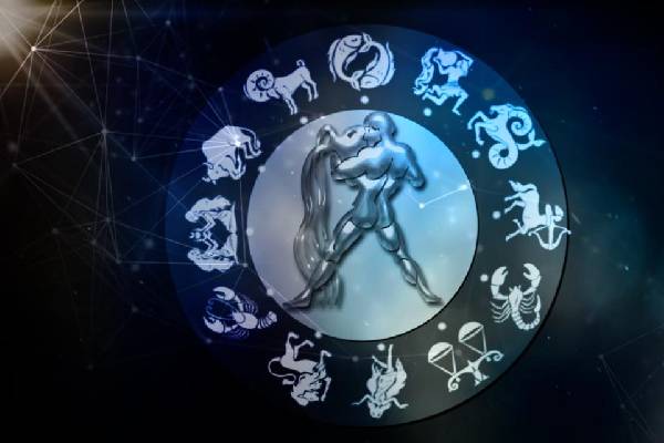 பணத்தின் மீது ஆசையற்ற ராசியினரும் இருக்காங்களா? உங்க ராசியும் இதுவான்னு பாருங்க | Which Zodiac Sign Loves To Spend Money