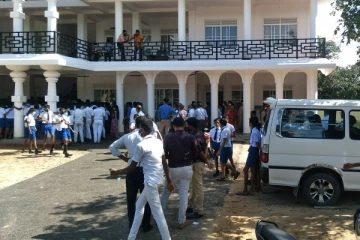 மட்டக்களப்பு சிவானந்தா தேசிய பாடசாலையில் மாணவர்கள் போராட்டம்! - கல்வி நடவடிக்கைகள் ஸ்தம்பிதம் (Video)