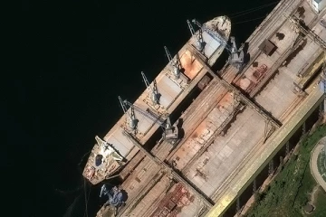 உக்ரைனின் உணவு தானியங்களை திருடும் ரஷ்யா: அதிர்ச்சி தரும் புதிய செயற்கைக்கோள் புகைப்படங்கள்!