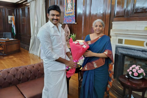 இலங்கையின் முக்கிய அரசியல் கட்சிக்கு இந்திய நிதியமைச்சர் அளித்த உறுதிமொழி (படங்கள்) | Sri Lankan Politicians Met India Finance Minister