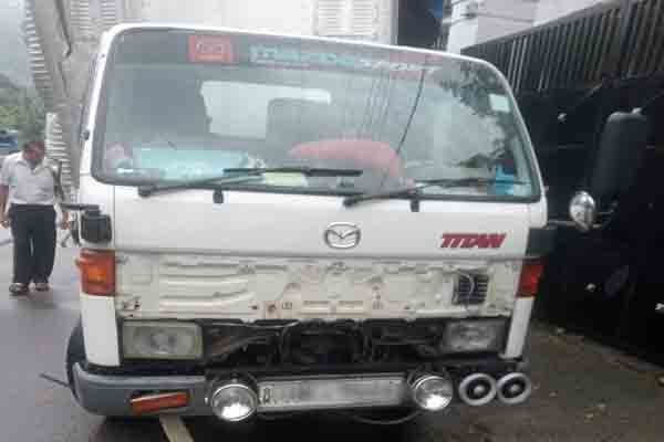 லொறியுடன் மோதிய பேருந்து ; 20 பேர் காயம் | Bus Collided With Lorry 20 People Injured