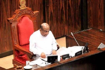இரண்டு  நம்பிக்கையில்லா பிரேரணைகள் சபாநாயகரிடம்