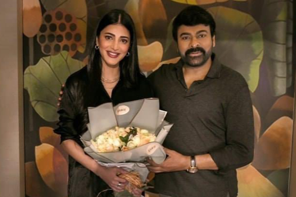 டாப் நடிகருடன் ஜோடி சேர்ந்த நடிகை ஸ்ருதி ஹாசன்.. வெளிவந்த புகைப்படம் | Shruthi Haasan Pair Up With Popular Top Actor