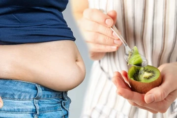 தினமும் இந்த 4 பழங்களை சாப்பிட்டு பாருங்க! தொப்பை கொழுப்பு பனிபோல் கரையும்