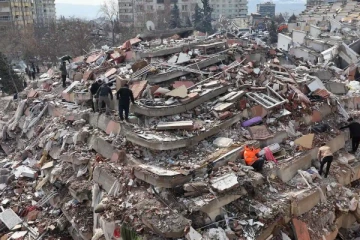 21 ஆயிரத்தை தாண்டிய பலி எண்ணிக்கை: துருக்கி- சிரியாவில் மீட்பு பணிகள் தீவிரம் (Photos)