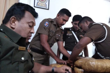 மோட்டார் சைக்கிளில் கேரள கஞ்சா கடத்தி சென்ற சந்தேகநபர் கைது(Photos)