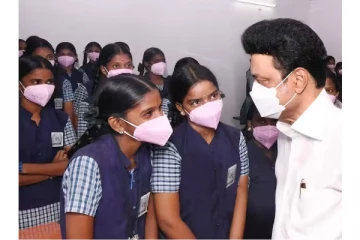 அரசுப் பள்ளிகளுக்கு தோல் கொடுக்கும் ஐஏஎஸ் அதிகாரிகள் - ஒரு நாள் ஊதியம் நன்கொடையாக அறிவிப்பு