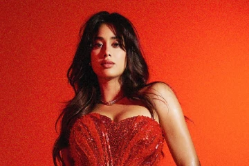 ஸ்ரீதேவி மகள் ஜான்வி கபூர் வைத்திருக்கும் சொகுசு கார்.. எப்படி இருக்கு பாருங்க