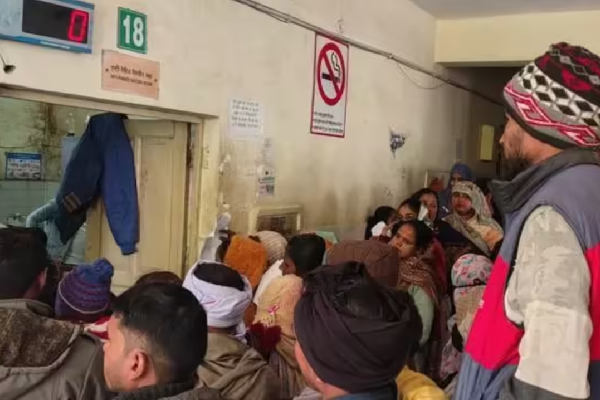 எருமையின் பாலில் தயிர் பச்சடி - மருத்துமனையில் கதறிய மக்கள் | 200 Vaccinated In Up Village Rabies Shock