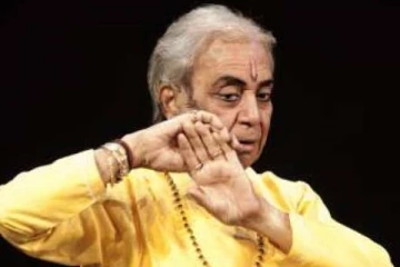 விளையாடிக் கொண்டிருக்கும் போதே மயங்கி உயிரிழந்த பண்டிட் பிர்ஜு மகாராஜ்- சோகத்தின் உச்சம்