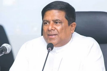 மக்கள் பிரதிநிதிகளின் வீடுகள் ஜனநாயகத்தின் பெயரால் புனரமைக்கப்பட வேண்டும்