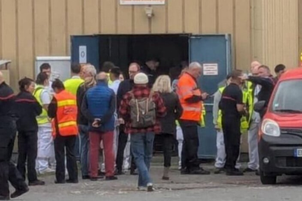 பிரான்ஸில் பாதசாரிகள் மீது கார் மோதி 10 பேர் காயம் | 10 Injured After Car Hits Pedestrians In France பிரான்ஸில் பாதசாரிகள் மீது கார் மோதி 10 பேர் காயம் | 10 Injured After Car Hits Pedestrians In France