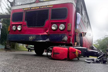 மோட்டார் சைக்கிள் - இ.போ.ச பஸ் மோதி விபத்து