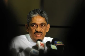 கண்ணீர் புகை மற்றும் நீர்த்தாரை பிரயோகம் வேண்டாம் - சரத் பொன்சேகா கோரிக்கை