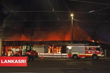 பற்றியெரிந்த நெருப்பு... மொத்தமாக கருகி சேதமான 40 பேருந்துகள்