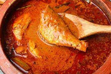 சுள்ளுன்னு ஆளை இழுக்கும் மீன் குழம்பு - சட்டியில் செய்து ருசியுங்கள்….சுவை அள்ளும்!