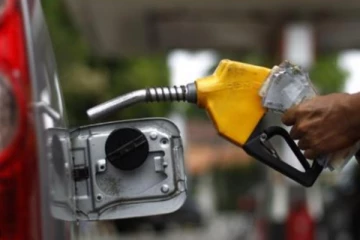 සෑම මසකම 15 වෙනිදා ඉන්ධන මිල වෙනස් වෙයි..? මිල සූත්රය ගැන බලශක්තිය අමාත්යාංශයෙන් විශේෂ නිවේදනයක්..!