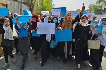 பொது இடங்களில் பெண்கள் முகத்தை மறைக்க வேண்டும்..இல்லை என்றால் ஆண்கள் கைது - தாலிபான்கள் உத்தரவு..!