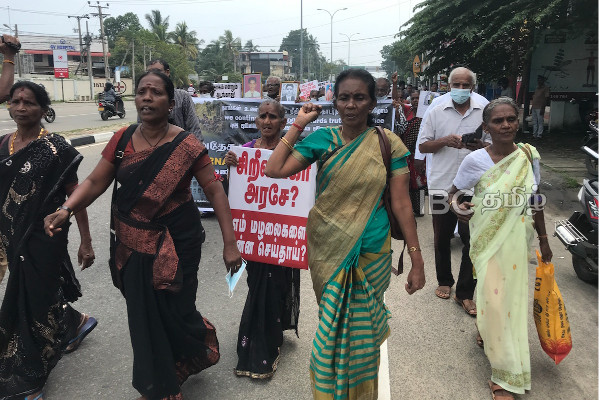 நிதியை கொடுத்து நீதியை நசுக்க சிறிலங்கா அரசு முயற்சி - வேடிக்கை பார்க்கிறதா சர்வதேச சமுகம்! | Human Rights Batticalo Protest Missing Persons Sl