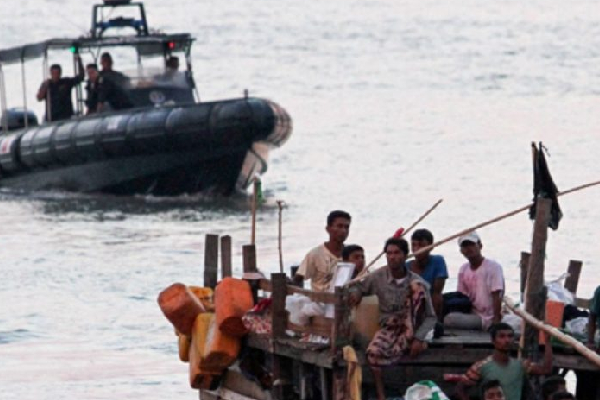 உங்கள் உயிர் போகலாம் : தமிழில் எச்சரிக்கை விடுத்த ஆஸ்திரேலிய கடற்படை காரணம் என்ன? | Australia Defence Force Warns Refugees In Tamil