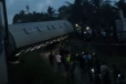 කොළඹට එන්න ආ දුම්රියක් පීලි පැනීමත් සමඟ මැදිරියක් පෙරළෙයි - පුද්ගලයෙකුට තුවාල [VIDEO]