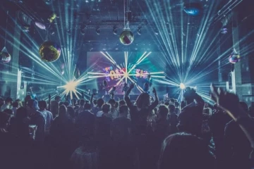 பிரான்ஸில் இரவு விடுதியில் பெண் ஒருவருக்கு நேர்ந்த நிலை!