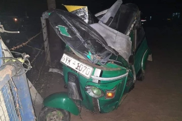 ஆலயத்திற்கு சென்று திரும்பிய குடும்பத்திற்கு நேர்ந்த கதி - மனைவி பலி: கணவன் மற்றும் பிள்ளை வைத்தியசாலையில்