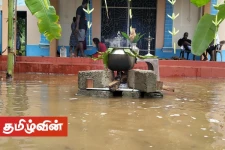 வெள்ளத்தின் மத்தியிலும் சூரியனுக்கு பொங்கல் வைத்த மக்கள்..