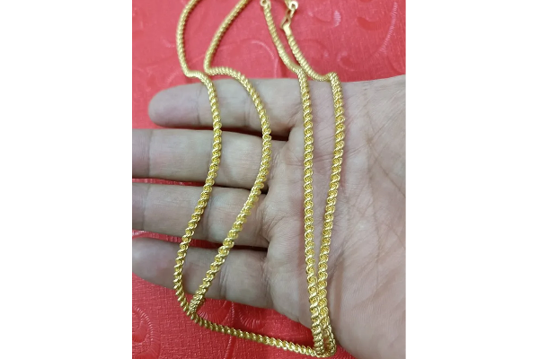 வீதியில் சென்ற பெண்ணின் தங்க நகையை பறித்த இரு இராணுவ வீரர்கள்! | Two Soldiers Gold Jewelry Woman On The Street
