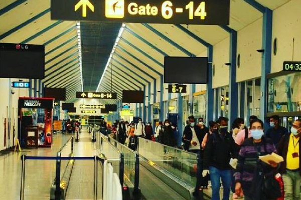 வெளிநாடொன்றில் இருந்து 41 இலங்கையர்கள் நாடு கடத்தல்! | 41 Sri Lankans Deported From Austraila