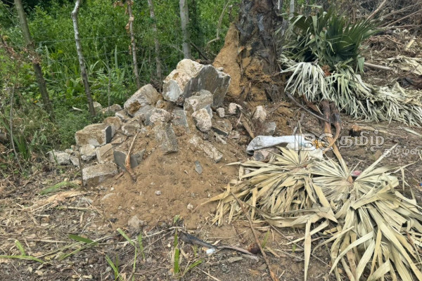 யாழ்.சாவகச்சேரியில் இடித்து அகற்றப்பட்ட சுமைதாங்கி | A Cargo Ship Demolished And Removed In Jaffna