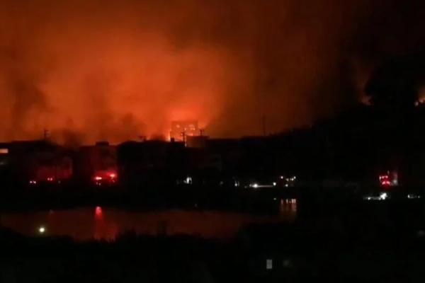 வெளிநாடொன்றில் பாரிய தீ விபத்து...! எரிந்து நாசமான நூற்றுக்கணக்கான வீடுகள் | Fire Damages 170 Homes At Port In Japan