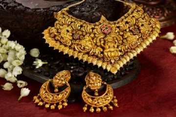 தொடர்ந்து உச்சத்தில் தங்கம் விலை - இல்லத்தரசிகள் கலக்கம்