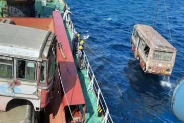 கடலில் ரயில் பெட்டிகளையும் இறக்குவேன்! அமைச்சர் டக்ளஸ் பகிரங்க சவால்