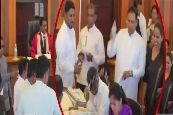 குழப்பத்தை ஏற்படுத்திய காலி மாநகர சபை உறுப்பினர்கள் ஐவர் அதிரடி கைது | 5 Arrested After Chaos At Galle Council